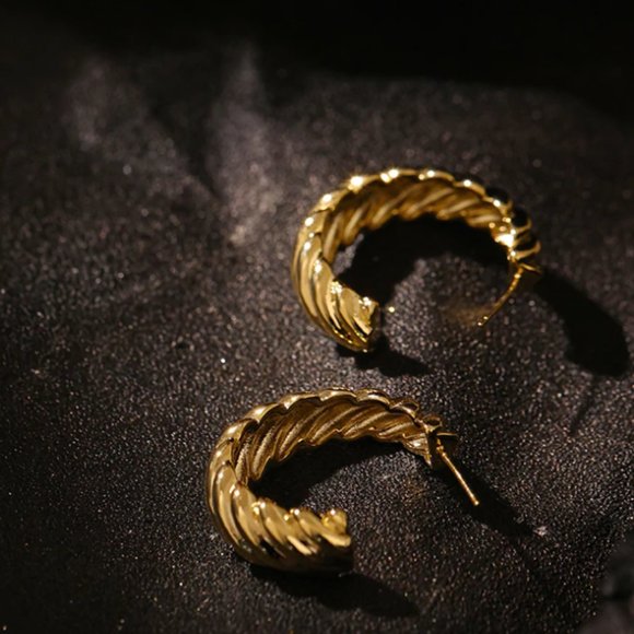 14K gold plating Croissant stud earrings - Picture 5 of 6